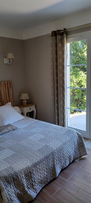 Literie de qualité supérieure, décoration personnalisée