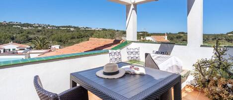 تناول الطعام بالخارج