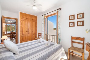2 bedrooms, free WiFi, bed sheets - Tina apartment, Addaya (Port d`Addaia)