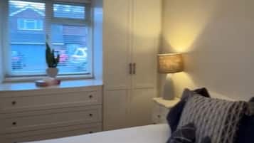 6 bedrooms, WiFi, bed sheets