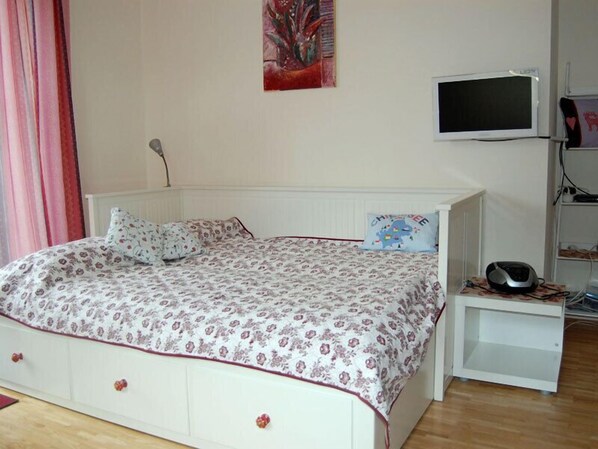 1 bedroom, bed sheets - Vacation apartment to feel good, terrace, 30sqm (Prien am Chiemsee)