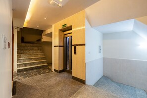 Elevator - Hotel Stay House Inn (New Delhi)