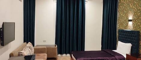 Camera con letto matrimoniale o 2 letti singoli, bagno privato | Insonorizzazione, Wi-Fi gratuito