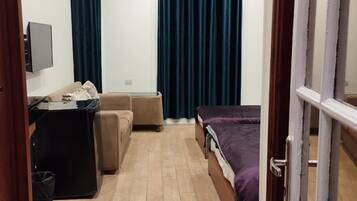 Quadruple Room, Private Bathroom | Soundproofing, free WiFi