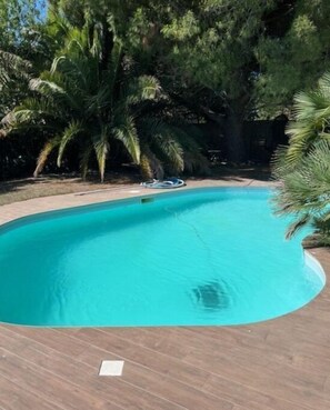 Outdoor pool, a heated pool - Titre Provisoire (Mèze)