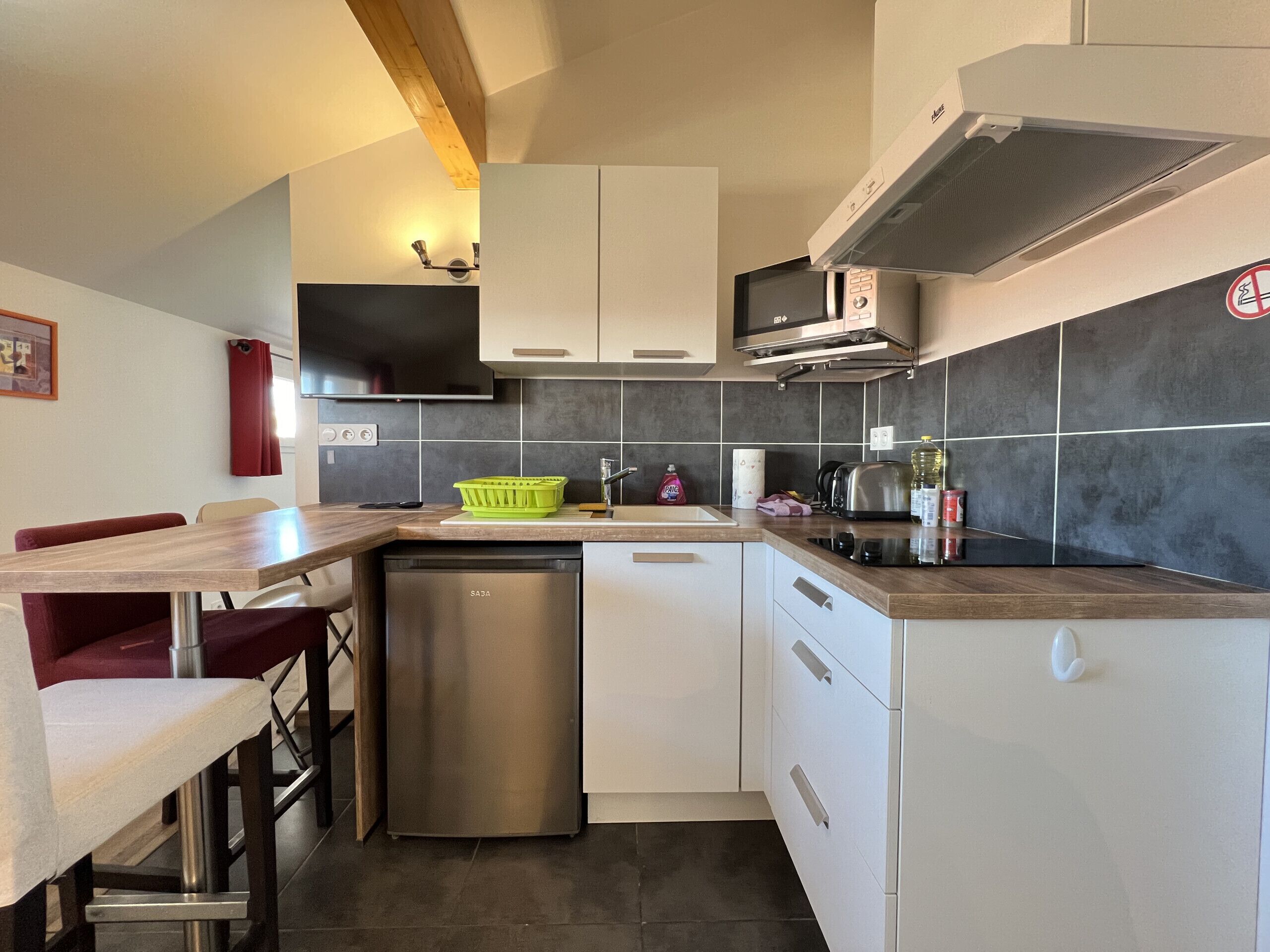 Fridge, microwave, coffee/tea maker, electric kettle