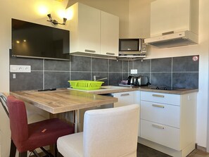 Fridge, microwave, stovetop, coffee/tea maker