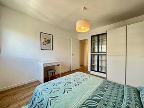 2 bedrooms, desk, iron/ironing board, free WiFi