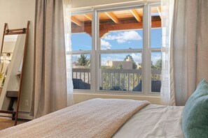 3 bedrooms, desk, iron/ironing board, travel cot