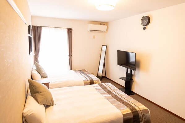 Basic Twin Room | Free WiFi - Marina Sunrise Osaka Bay Annex (Osaka)