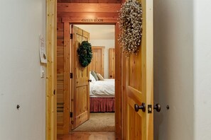 8 habitaciones, escritorio, cuna de viaje y wifi 