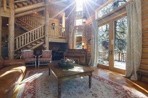 Televisión y chimenea