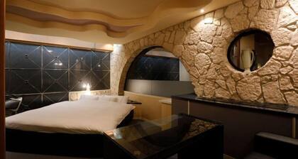 HOTEL ROYALTON