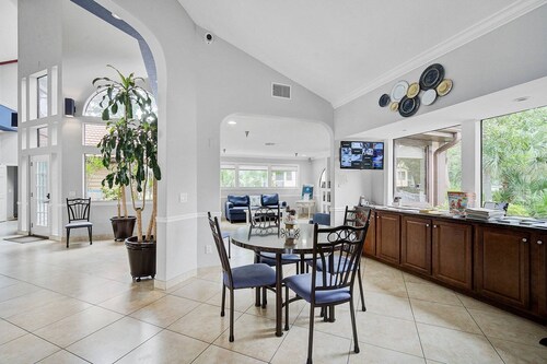 Echo of the Seas Oasis - Community Pool, Near IMG