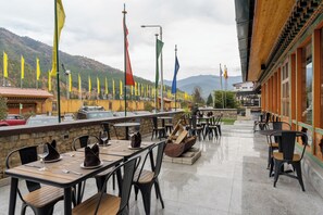 Outdoor dining - The Willows (Thimphu)