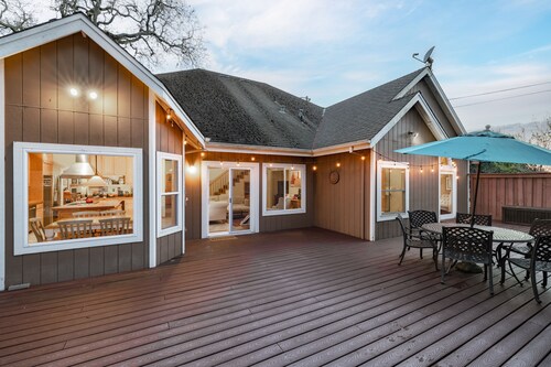 Valley of the Moon by AvantStay | Tranquil Escape, Large Yard, Hot Tub, Fire Pit