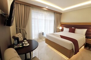 Standard Double Room | Free WiFi - Monaco Hotel (Taytay)
