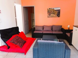 Living area - 🌿gîte en Bord de Plage, au Cœur de la Nature : Sud Ardèche à Ruoms (Ruoms)