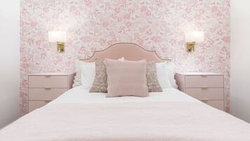 4 chambres, bureau, fer et planche à repasser, lit parapluie