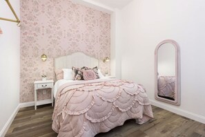4 bedrooms, desk, iron/ironing board, travel cot
