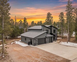 Exterior - Crescent Moon Retreat (Lead)