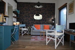 TV, DVD player, stereo - Maison Dans un Village de Bord de mer sur L'île D'oléron (La Brée-les-Bains)