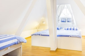 5 bedrooms, iron/ironing board, free WiFi, bed sheets