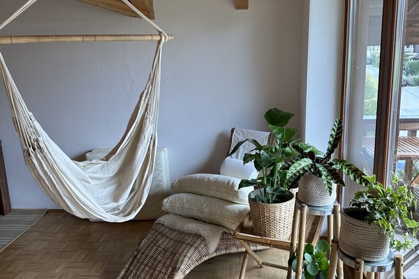 Ferienwohnung mit Balkon und Bergblick in der Nähe vom Golfplatz-Wohnzimmer: Sonnen-/Leseecke