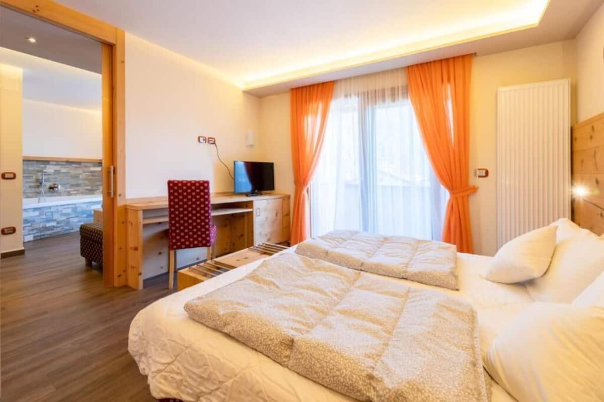 SUITE DAFNE | 1 bedroom, premium bedding, down comforters, in-room safe