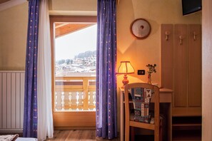 1 bedroom, premium bedding, down duvets, in-room safe