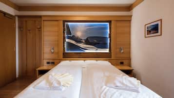 Doppia Standard | Premium bedding, down comforters, in-room safe, desk