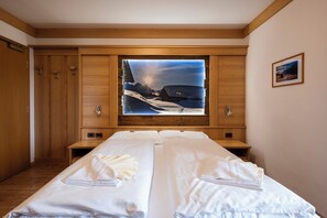 Doppia Standard | Premium bedding, down comforters, in-room safe, desk