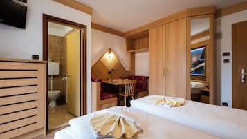 Doppia Standard | 1 bedroom, premium bedding, down comforters, in-room safe