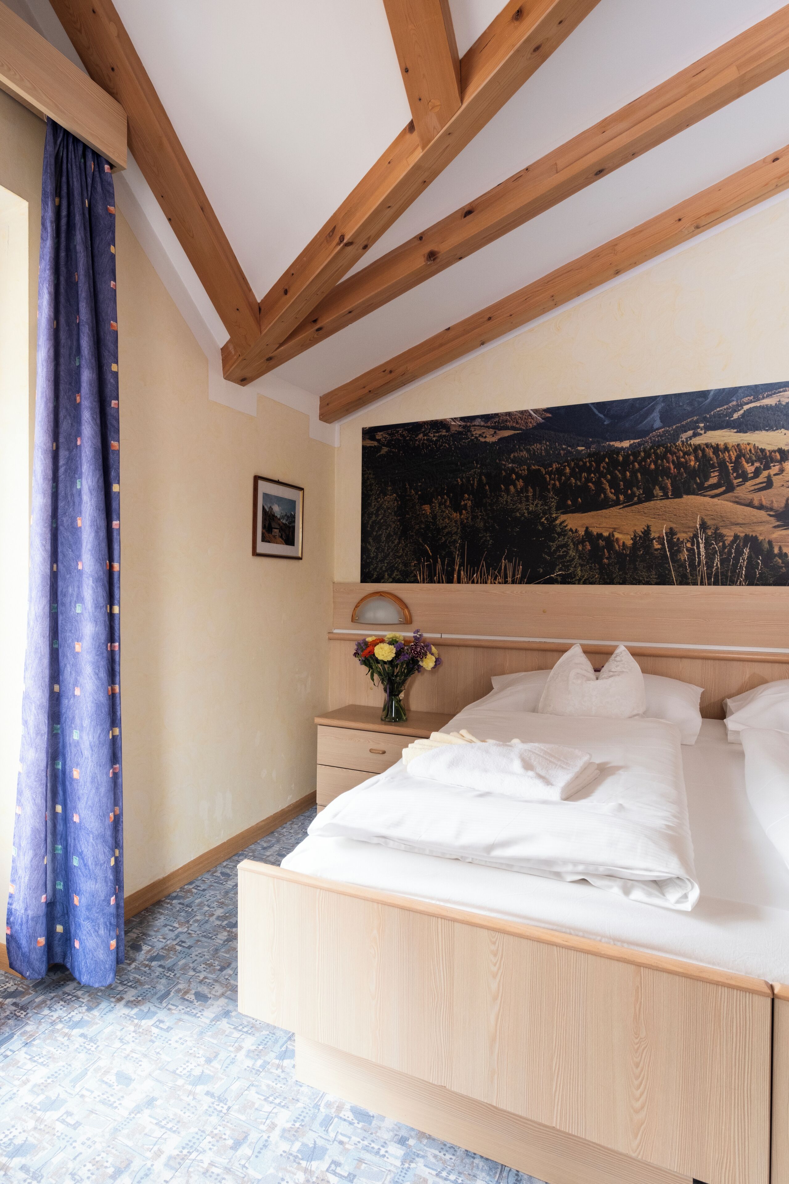 Doppia Deluxe | 高档床上用品、羽绒被、客房内保险箱、办公桌