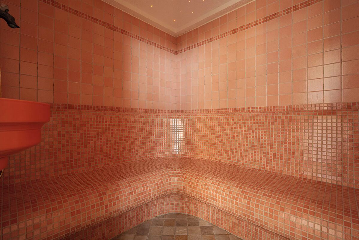 Sauna, dampbad, deep tissue-massage, sportsmassage, massagebehandlinger