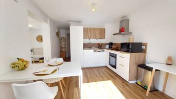 Fridge, microwave, oven, dishwasher