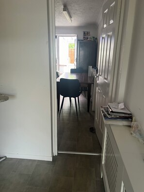 Interior - Modern 3 Bed House for 8 Guest (Basildon)