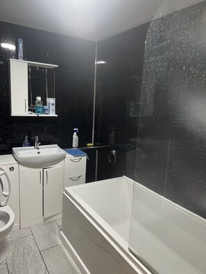 Håndklæder, Sæbe, Shampoo, Toiletpapir