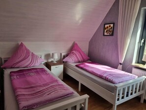 1 bedroom, bed sheets