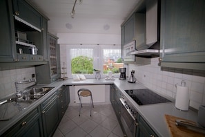 冰箱、微波炉、炉灶、洗碗机