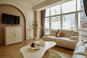 Apartment | Living area | 42-inch flat-screen TV with digital channels, Netflix - HABI-Surawong (Bangkok)