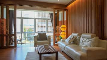 Apartment | Living area | 42-inch flat-screen TV with digital channels, Netflix
