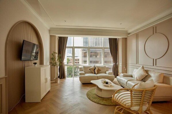 Apartment | Living area | 42-inch flat-screen TV with digital channels, Netflix