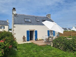 Outdoor dining - Penty Breton Typique , Pointe du Raz à 10 mns a Pied , Plage à 15 mns à Pied (Plogoff)