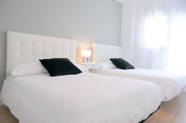 4 quartos, ferros/tábuas de passar roupa, Wi-Fi de cortesia