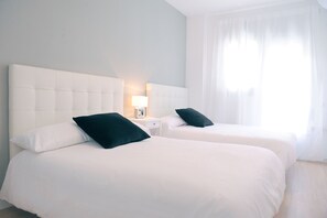 4 bedrooms, iron/ironing board, free WiFi, bed sheets