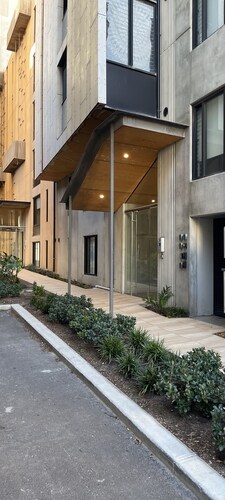 My Zen on Flinders - chic, light filled, centrally located 1 bedroom apartment