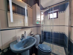 Dusche, Handtücher, Seife, Toilettenpapier