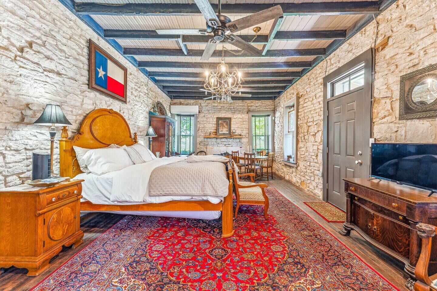 2 bedrooms, desk, iron/ironing board, free WiFi