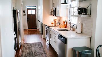 Mikrobølgeovn, ovn, kogeplade, kaffe-/temaskine